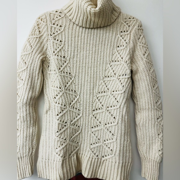 Banana Republic Lace Stitch Turtle Neck VGUC - Picture 1 of 4